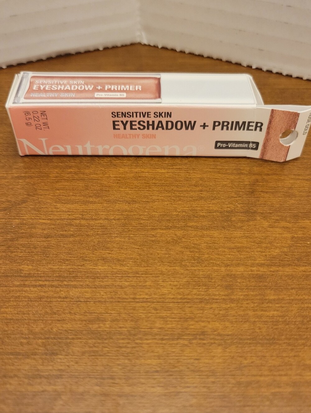 Neutrogena Eyeshadow Primer, Sensitive Skin, Rose Gold. NEW